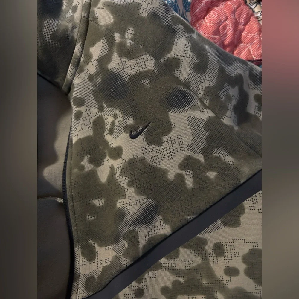 Men's Camouflage Jacket - Picture 2 of 5